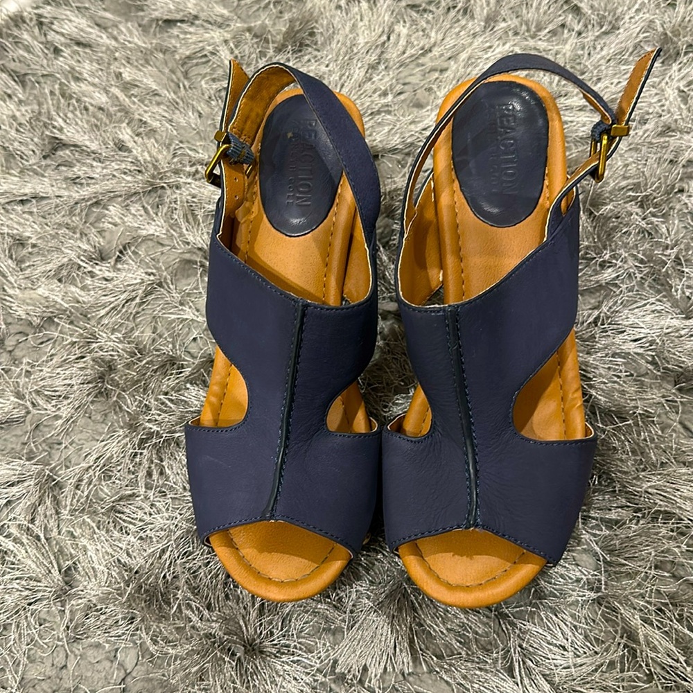 KENNETH COLE REACTION STUDDED WEDGE 8M